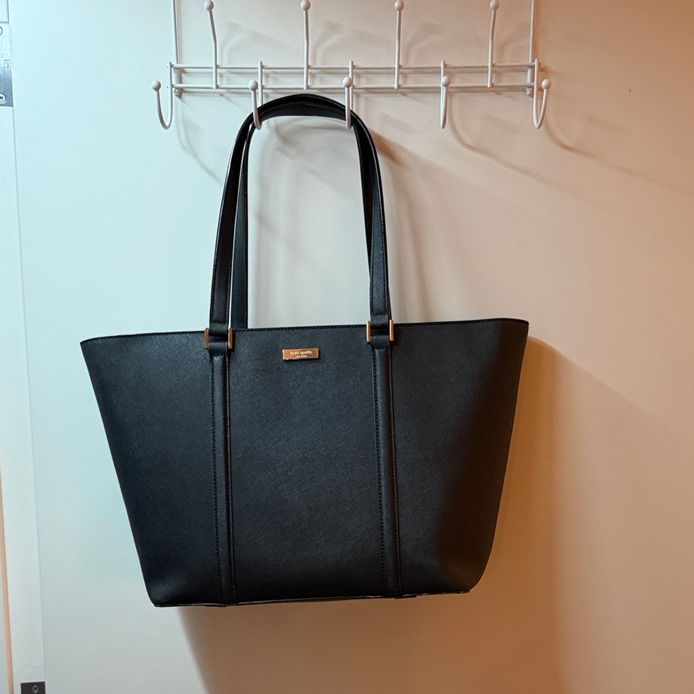 Elegant Black Zipper Tote Bag